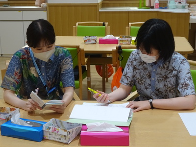 ★先輩と一緒に勉強中.JPG