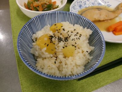 栗ご飯、鮭の西京焼き3.JPG