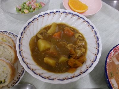 手作りパンとチキンカレー3.JPG