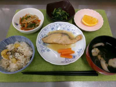 栗ご飯、鮭の西京焼き１.JPG