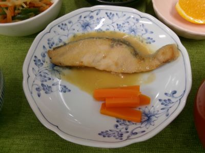 栗ご飯、鮭の西京焼き2.JPG