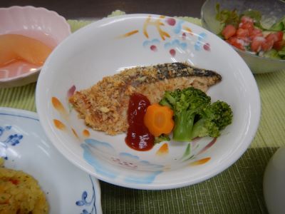 洋風ランチ　鮭のパン粉焼.JPG
