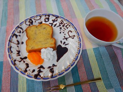 お誕生日ケーキ　バナナケーキ.JPG