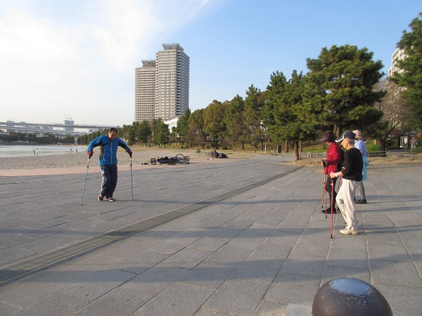 海浜公園で整理体操.jpg