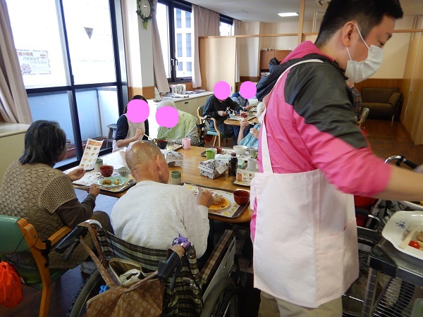 InkedAチーム配膳➁_LI.jpg