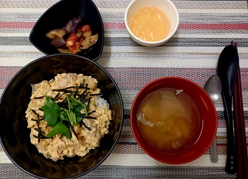 2023.7.21 親子丼.jpg