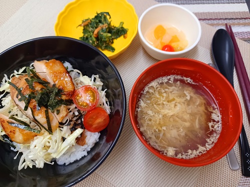 2023.5.12 鶏の梅照り焼き丼.jpg