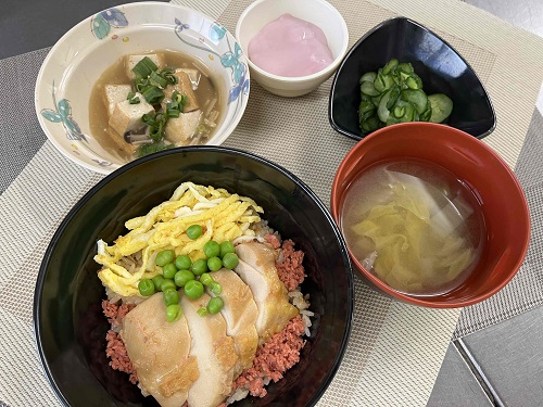 2022.4.16 釜めし丼.JPG