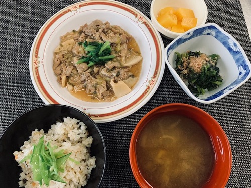 22.3.16　鮭ご飯　筍と豚肉のオイスター炒め.jpg